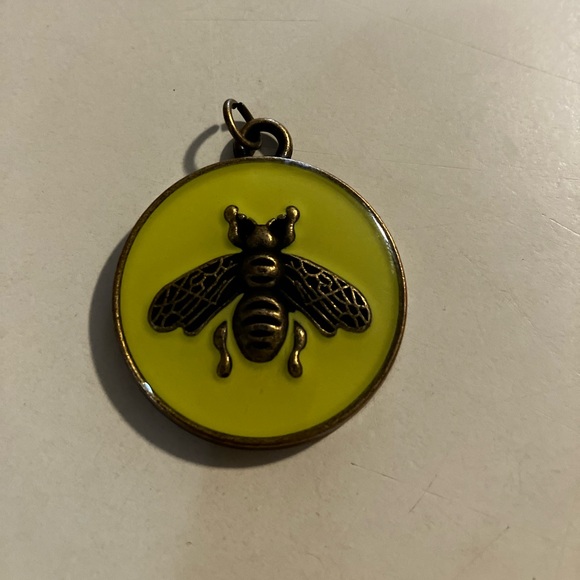 Gucci stamped Bee Pendant/ charm/ zipper pull - Picture 2 of 5